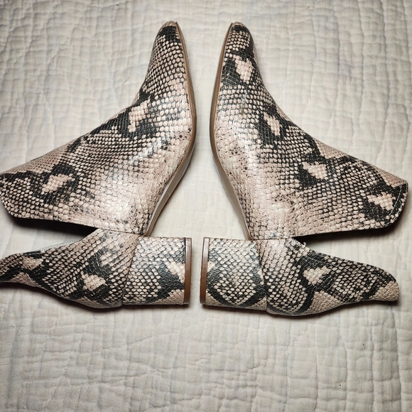Steve Madden Womens Sz 8.5 Snakeskin Print Ankle Booties Block Heel Side Slits - Picture 6 of 8